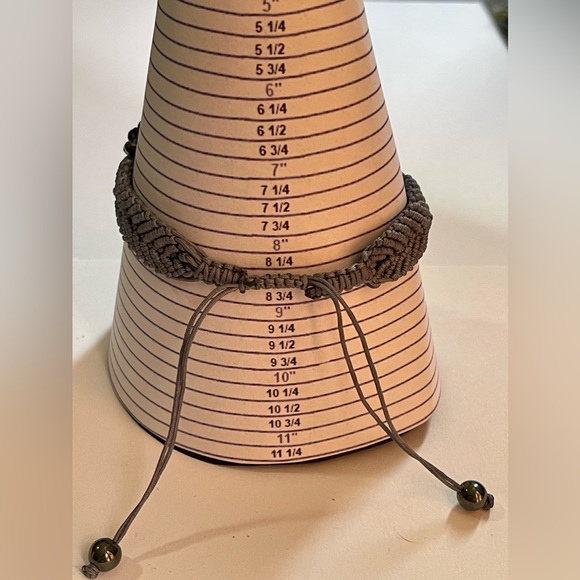 Hand made macrame bracelet with adjustable sliding knots wrist size 8 1/2 inch - Picture 9 of 9